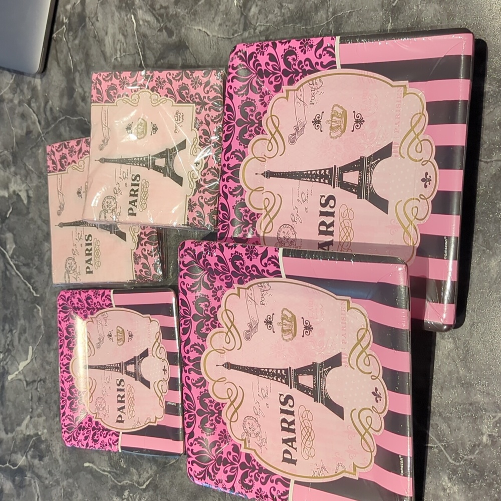 Paris Paper plates and Napkins Brand New